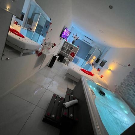 Love Room Avec Spa Privatif Le Rove エクステリア 写真
