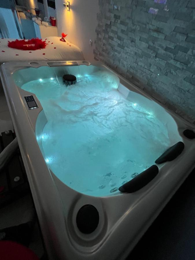 Love Room Avec Spa Privatif Le Rove エクステリア 写真