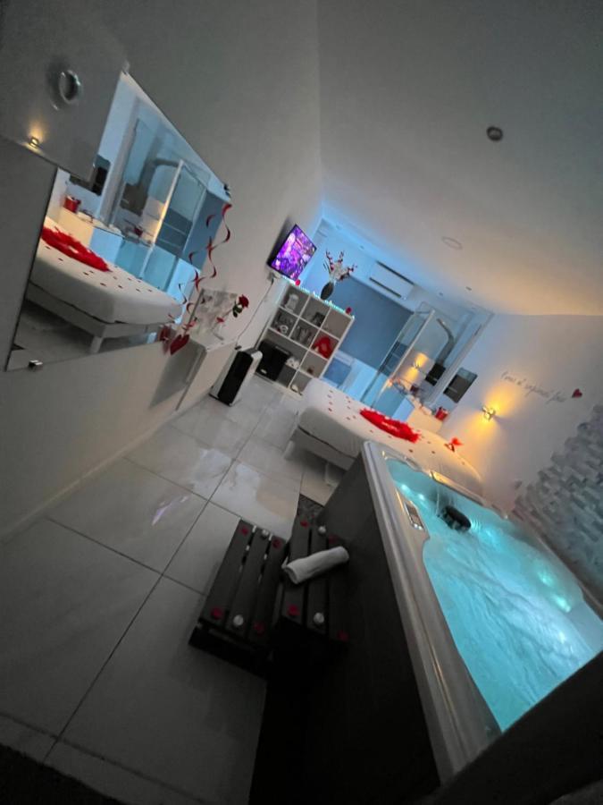 Love Room Avec Spa Privatif Le Rove エクステリア 写真
